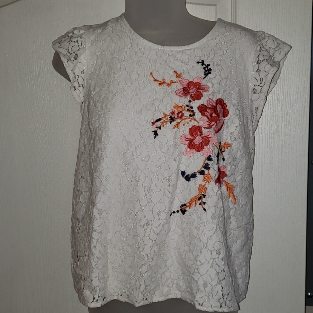 Lace floral embroidery top, medium